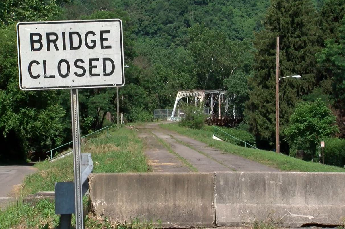 Infrastructure Package: The Aetnaville Bridge crossing the Ohio River from Bridgeport to Wheeling Island has been closed to vehicle traffic for 32 years (WTOV)