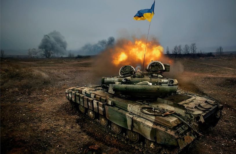 An tank from the Ukraine military firing a shell.