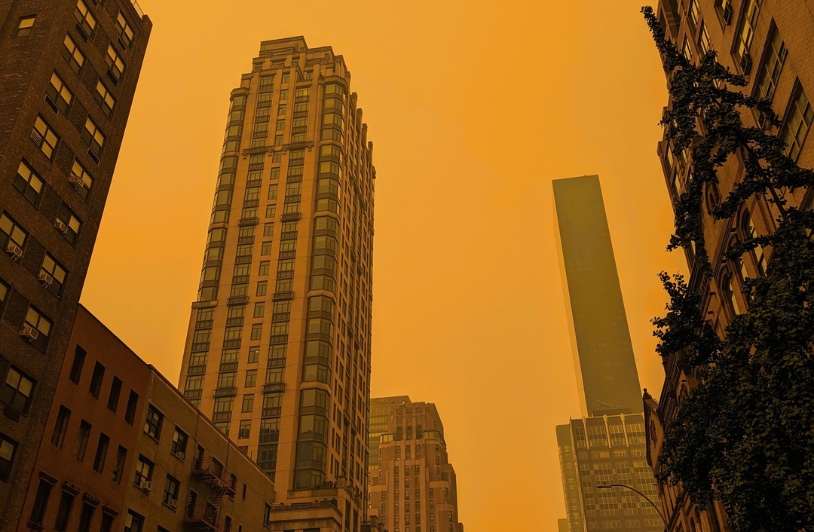 New York City orange skies produced by Canadian wildfires