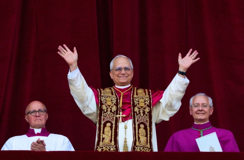 Pope Leo at balcony of Peter's Basilica.