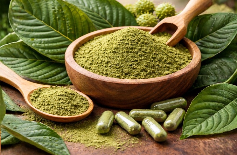 What Are The Signs of A Reliable Brand To Purchase Green Sumatra Kratom? Kratom powder in wood bowl