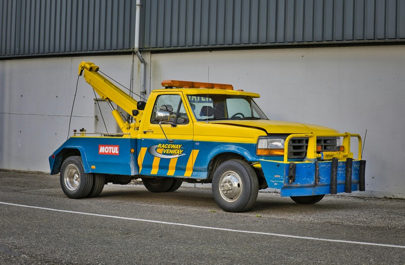Sponsored article banner image for roadside truck accident legal