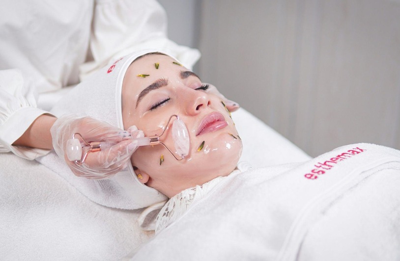 Skincare Habits That May Be Aging Your Skin Faster Than You Realize Sponsored article banner image for skincare aging habits