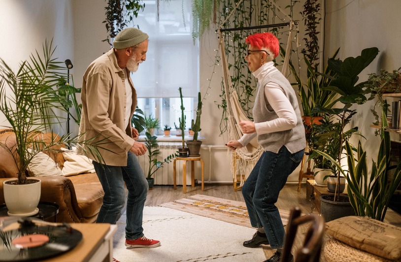 DCR-adult-pull-up-diapers-Insert2 Elderly people dancing inside a house