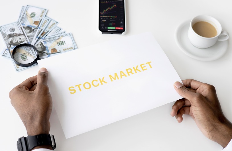 5 Critical Differences Between Buying Shares and Investing in ETFs Hands holding envelope that says stock market.